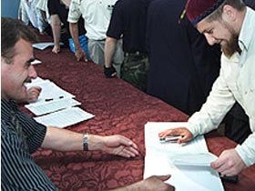 Рамзан Кадыров на избирательном участке. Фото ИТАР-ТАСС Рамзан Кадыров на избирательном участке. Фото ИТАР-ТАСС