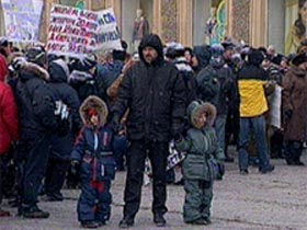 Митинг жителей. Кадр телеканала "Россия" (с) Митинг жителей. Кадр телеканала "Россия" (с)