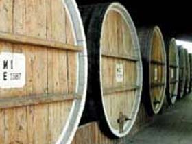 Вино в бочках. Фото с сайта wineworld.ru (с) Вино в бочках. Фото с сайта wineworld.ru (с)