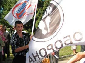 Пикет в защиту свободы СМИ в Ульяновске. Фото Елены Морозовой, для Каспарова.Ru (c) Пикет в защиту свободы СМИ в Ульяновске. Фото Елены Морозовой, для Каспарова.Ru (c)