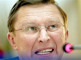 Министр обороны России Сергей Иванов. Министр обороны России Сергей Иванов.