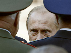 Путин и силовики. Фото с сайта "Коммерсант" (С) Путин и силовики. Фото с сайта "Коммерсант" (С)