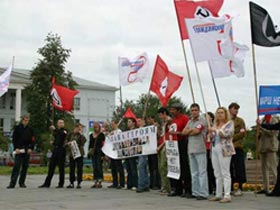 Митинг в защиту политзаключенных в Пскове 12 августа. Фото Каспарова.Ru Митинг в защиту политзаключенных в Пскове 12 августа. Фото Каспарова.Ru