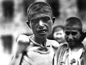 Голодающий ребенок в ГУЛАГе. Архивное фото с сайта www.gulag.ipvnews.org Голодающий ребенок в ГУЛАГе. Архивное фото с сайта www.gulag.ipvnews.org
