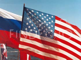 Флаги России и США. Фото: www.findfoto.ru (с) Флаги России и США. Фото: www.findfoto.ru (с)