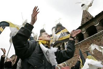 Русский марш в Москве - 2006. Фото AFP (с) Русский марш в Москве - 2006. Фото AFP (с)