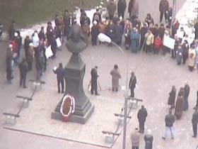 Митинг в Южном Бутово. Фото с вебкамеры на бульваре Ушакова (с) Митинг в Южном Бутово. Фото с вебкамеры на бульваре Ушакова (с)