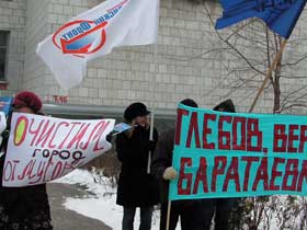 Пикет в защиту Баратаевской свалки в Ульяновске. Фото: А.Романова, для Каспарова.Ru (c) Пикет в защиту Баратаевской свалки в Ульяновске. Фото: А.Романова, для Каспарова.Ru (c)