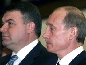 Анатолий Сердюков и Владимир Путин. Фото с сайта www.epochtimes.ru Анатолий Сердюков и Владимир Путин. Фото с сайта www.epochtimes.ru