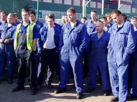 Рабочие завода "Форд". Фото: revkom.com Рабочие завода "Форд". Фото: revkom.com
