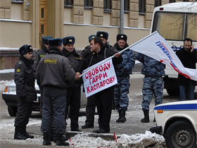 Пикет против ареста лидера ОГФ Гарри Каспарова. Фото Ларисы Верчиновой/Собкор®ru. Пикет против ареста лидера ОГФ Гарри Каспарова. Фото Ларисы Верчиновой/Собкор®ru.