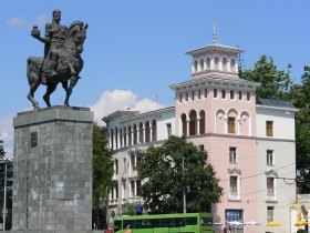 Центр города Кутаиси. Фото с сайта autotours.nukri.org Центр города Кутаиси. Фото с сайта autotours.nukri.org