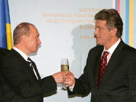 Виктор Ющенко и Владимир Путин. Фото с сайта www.president.gov.ua Виктор Ющенко и Владимир Путин. Фото с сайта www.president.gov.ua
