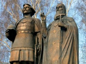 Памятник князю Георгию Всеволодовичу и Симону Суздальскому. Фото с сайта rosbalt.ru Памятник князю Георгию Всеволодовичу и Симону Суздальскому. Фото с сайта rosbalt.ru