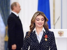Алина Кабаева и Владимир Путин. Фото с сайта: www.kommersant.ru Алина Кабаева и Владимир Путин. Фото с сайта: www.kommersant.ru