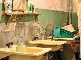 Коммуналка. Фото с сайта: www.informetr.ru Коммуналка. Фото с сайта: www.informetr.ru