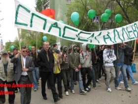 Акция протеста против вырубки деревьев в Астрахани. Фото Дементия Дзино Акция протеста против вырубки деревьев в Астрахани. Фото Дементия Дзино