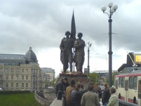 Памятник советским солдатам в Вильнюсе. Фото с сайта radical.ru Памятник советским солдатам в Вильнюсе. Фото с сайта radical.ru