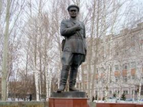 Памятник мелиционеру, фото Виктора Шамаева, Каспаров.Ru (с) Памятник мелиционеру, фото Виктора Шамаева, Каспаров.Ru (с)
