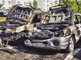Сгоревшие машины в Бутове. Фото с сайта mk.ru Сгоревшие машины в Бутове. Фото с сайта mk.ru