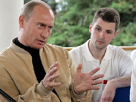 Никита Боровиков и Владимир Путин. Фото с сайта: www.football.vtsnet.ru Никита Боровиков и Владимир Путин. Фото с сайта: www.football.vtsnet.ru