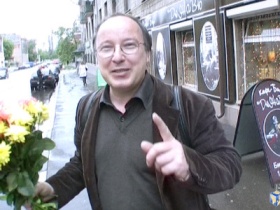 Андрей Ерофеев после допроса в прокуратуре. Фото с сайта Грани-ТВ. Андрей Ерофеев после допроса в прокуратуре. Фото с сайта Грани-ТВ.