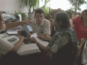 Возврат документов, фото Саввы Григорьева, Каспаров.Ru Возврат документов, фото Саввы Григорьева, Каспаров.Ru