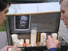 Пикет памяти Солженицына. фото Егора Харитонова, Каспаров.Ru Пикет памяти Солженицына. фото Егора Харитонова, Каспаров.Ru