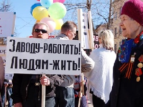 Пикалево. Акция протеста 9 мая. Фото: с сайта www.pikalevo.net Пикалево. Акция протеста 9 мая. Фото: с сайта www.pikalevo.net