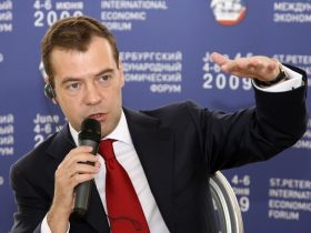 Дмитрий Медведев на Петербургском международном экономическом форуме - 2009. Фото с сайта daylife.com Дмитрий Медведев на Петербургском международном экономическом форуме - 2009. Фото с сайта daylife.com