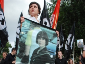 Портрет Татьяны Харламовой на митинге в защиту политзаключенных. Фото Каспарова.Ru Портрет Татьяны Харламовой на митинге в защиту политзаключенных. Фото Каспарова.Ru