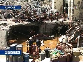 Разбор завалов на Саяно-Шушенской ГЭС. Фото: Вести Разбор завалов на Саяно-Шушенской ГЭС. Фото: Вести