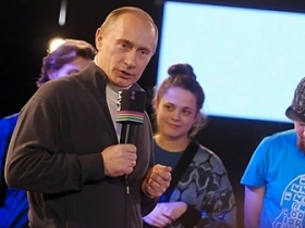 Путин на Муз-ТВ. Фото: gzt.ru Путин на Муз-ТВ. Фото: gzt.ru
