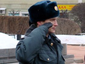 Милиционер, фото Виктора Шамаева, Каспаров.Ru Милиционер, фото Виктора Шамаева, Каспаров.Ru