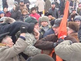 Нападение провокаторов, фото Александра Юфрякова, Каспаров.Ru Нападение провокаторов, фото Александра Юфрякова, Каспаров.Ru