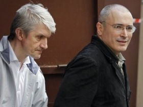 Платон Лебедев и Михаил Ходорковский. Фото с сайта daylife.com Платон Лебедев и Михаил Ходорковский. Фото с сайта daylife.com