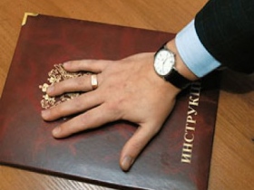 Клятва на кодексе. Фото с сайта www.proza.ru Клятва на кодексе. Фото с сайта www.proza.ru