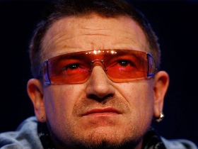 Лидер группы U2 Боно. Фото с сайта www.blogs.guardian.co.uk Лидер группы U2 Боно. Фото с сайта www.blogs.guardian.co.uk