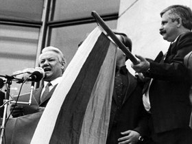 Борис Ельцин и Александр Руцкой. 1991 год. Фото: ng.ru (с) Борис Ельцин и Александр Руцкой. 1991 год. Фото: ng.ru (с)