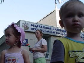 Дети у задания бывшего детского сада, фото с сайта detivsad.ru Дети у задания бывшего детского сада, фото с сайта detivsad.ru