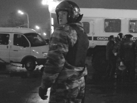 Боец ОМОНа. Фото Анастасии Петровой, Каспаров.Ru Боец ОМОНа. Фото Анастасии Петровой, Каспаров.Ru