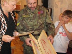 Подарок детскому дому, фото Сергея Полонского, Каспаров.Ru Подарок детскому дому, фото Сергея Полонского, Каспаров.Ru