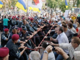 Акция в поддержеку Тимошенко в Киеве. Фото с сайта www.ria.ru Акция в поддержеку Тимошенко в Киеве. Фото с сайта www.ria.ru