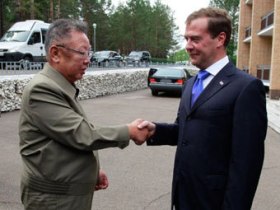 Ким Чен Ир и Дмитрий Медведев. Фото с сайта echomsk.spb.ru Ким Чен Ир и Дмитрий Медведев. Фото с сайта echomsk.spb.ru
