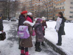 Кампания "Здесь украли наши голоса!" в Петербурге. Фото Каспарова.Ru Кампания "Здесь украли наши голоса!" в Петербурге. Фото Каспарова.Ru