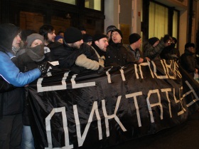 Акция активистов "Другой России" у ЦИКа. Фото Каспарова.Ru Акция активистов "Другой России" у ЦИКа. Фото Каспарова.Ru