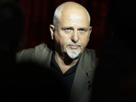 Музыкант Питер Гэбриэл. Фото с сайта newsproject.ru Музыкант Питер Гэбриэл. Фото с сайта newsproject.ru