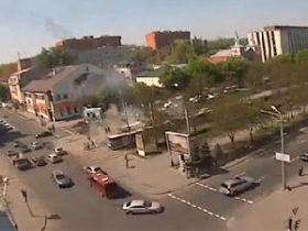 Взрыв на остановке в Днепропетровске. Фото с сайта izvestia.com.ua Взрыв на остановке в Днепропетровске. Фото с сайта izvestia.com.ua