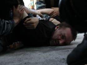 Задержание на "Марше миллионов". Фото Каспарова.Ru Задержание на "Марше миллионов". Фото Каспарова.Ru