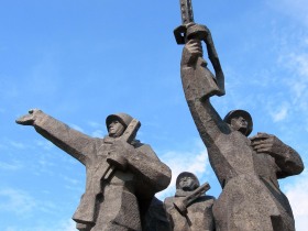 Памятник Освободителям Риги. Фото с сайта segodnya.ua Памятник Освободителям Риги. Фото с сайта segodnya.ua